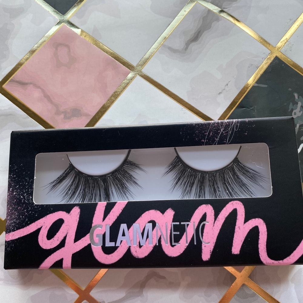 Magnetic eyelashes ! Easy to apply